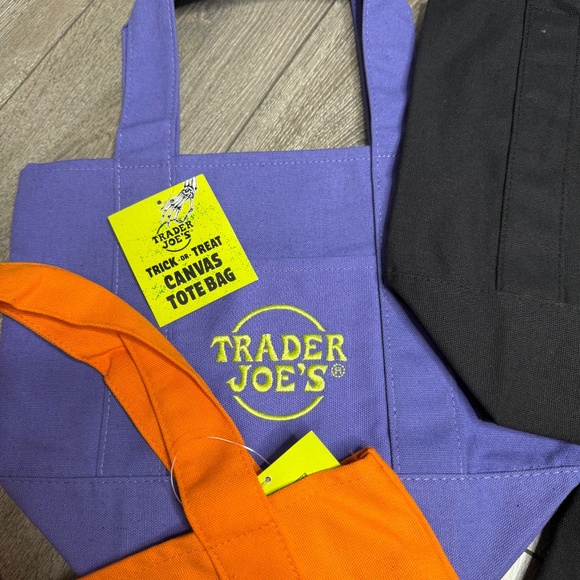 NWT - Trader Joe's Set of 4 Trick or Treat Canvas Tote Bag - - Picture 3 of 10